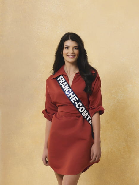 Les portraits officiels des candidates à Miss France : Miss Franche-Comté