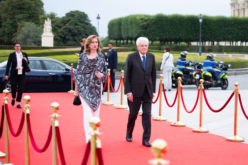 Le pr&eacute;sident italien Sergio Mattarella et sa fille Laura sur le tapis rouge