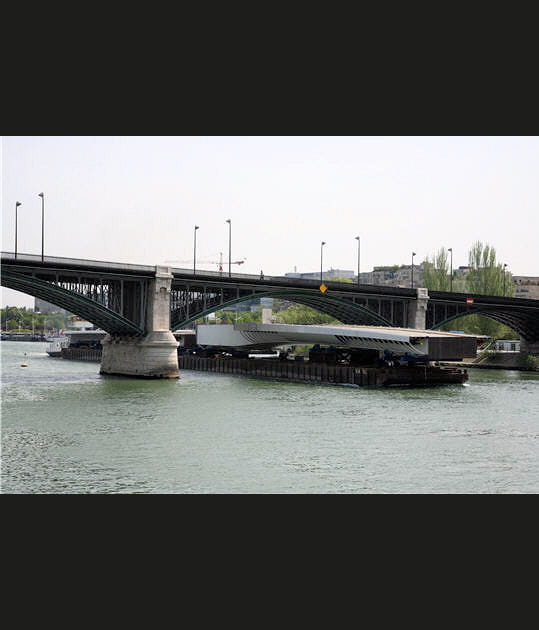 Un tron&ccedil;on sous pont
