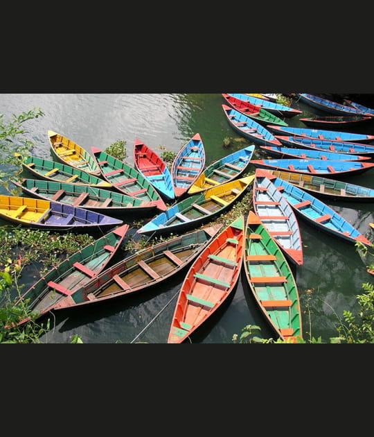 Barques sur le lac de Pohkara