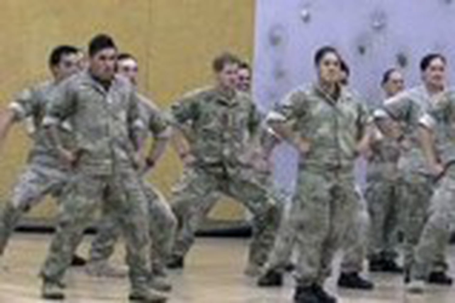 Prince Harry : en Nouvelle-Zélande, il fait le Haka et joue au rugby