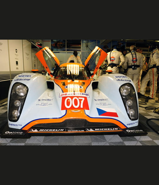 Aston Martin 007