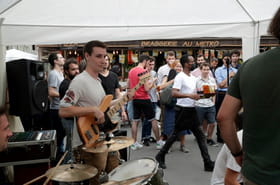 F&ecirc;te de la musique: sans couvre-feu, parfois sous la pluie, pour &quot;voir du monde&quot;