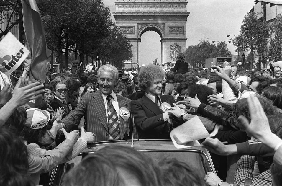 Les Verts accueillis en h&eacute;ros sur les Champs-Elys&eacute;es