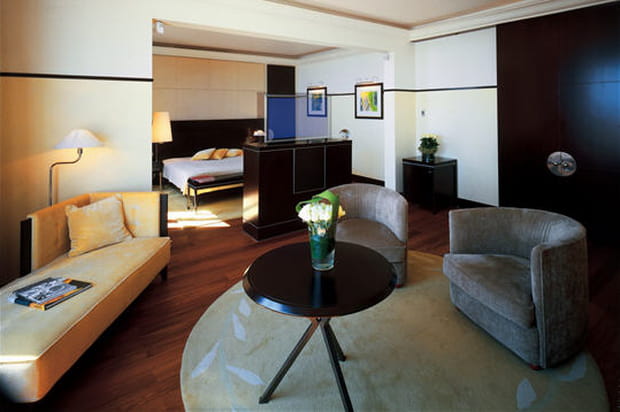 Chambre coloniale de la suite Penthouse