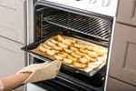 Cet ustensile que tout le monde utilise pour la cuisson est toxique : "Il ne faut pas en utiliser du tout"