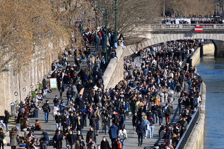 Foule sur les quais