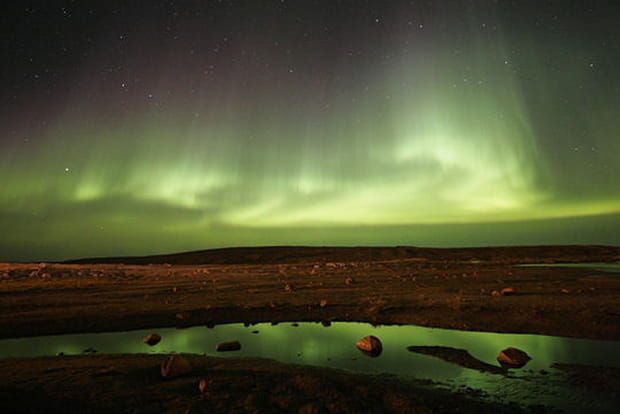 2h : les aurores boréales balayent le ciel du Canada