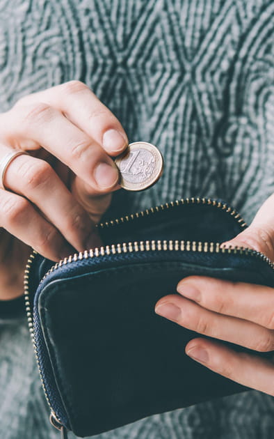 Se laver les mains apr&egrave;s avoir touch&eacute; de la monnaie ou des billets