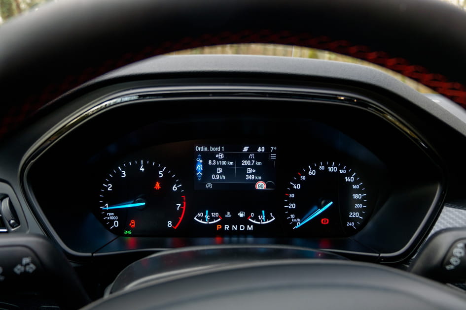 Un ordinateur de bord dat&eacute; qui tranche avec la modernit&eacute; de la voiture