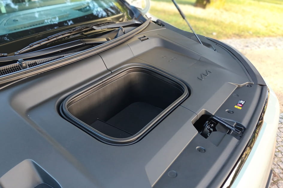 Un frunk de 25&nbsp;litres sous le capot, le petit rangement en plus du KIA EV3