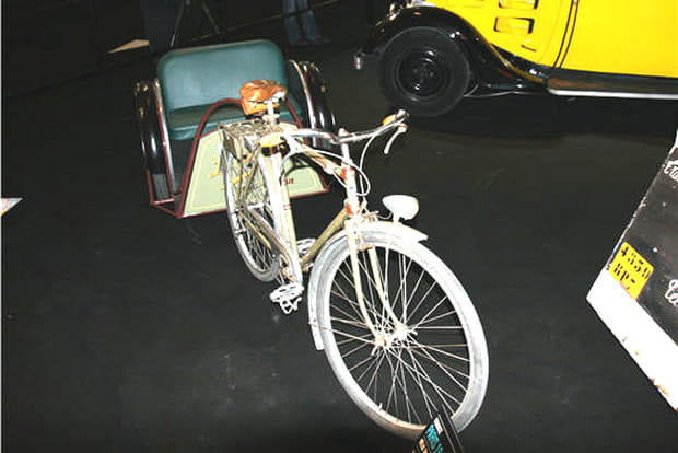 Paris : vélo-taxi (1942)