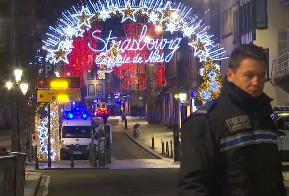 March&eacute; de No&euml;l endeuill&eacute;