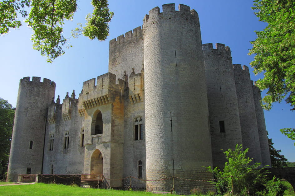Le ch&acirc;teau de Roquetaillade, un majestueux palais-forteresse restaur&eacute; par Viollet-le-Duc