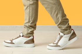 Sans vinaigre, ni bicarbonate - ce produit à deux euros est idéal pour nettoyer des chaussures sans effort