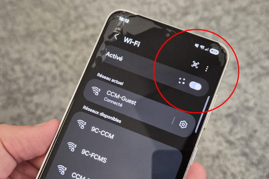 Saviez-vous que les t&eacute;l&eacute;phones Samsung ont un bouton cach&eacute; pour am&eacute;liorer le Wi-Fi&nbsp;?