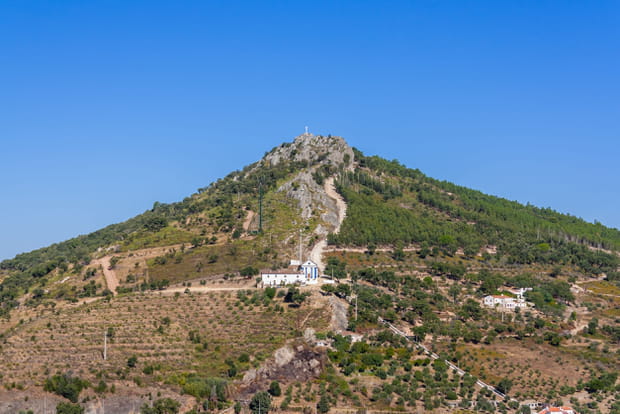 Vestiges du Moyen-Âge dans le parc naturel de São Mamede