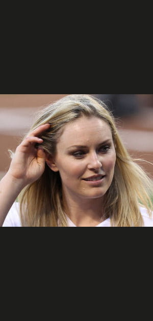 Lindsey Vonn s'entaille la main en ouvrant le champagne