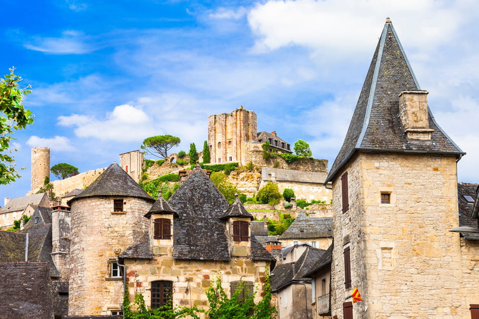 Turenne, village m&eacute;di&eacute;val parmi les &quot;Plus beaux villages de France&quot; aux confins de la Corr&egrave;ze