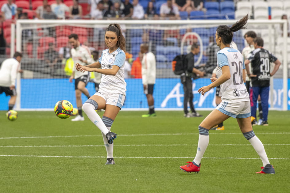 Footballeuse &agrave; Lyon pour un match caritatif de l'UNICEF