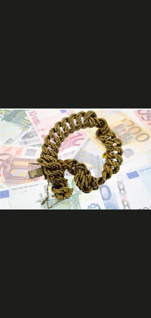 Un bracelet en maille am&eacute;ricaine&nbsp;: 430,23&nbsp;euros