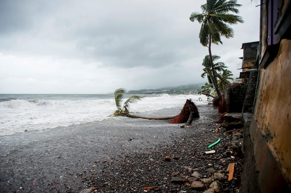 Sur la plage, apr&egrave;s Maria