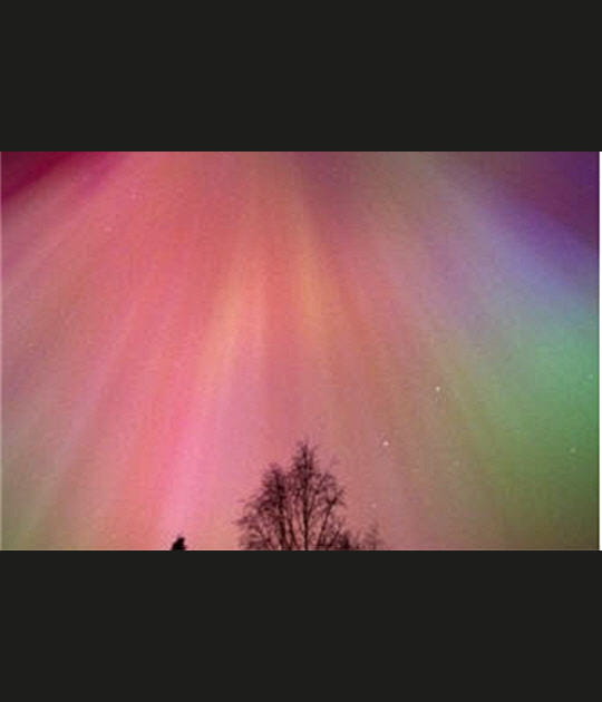 Arc-en-ciel en pleine nuit