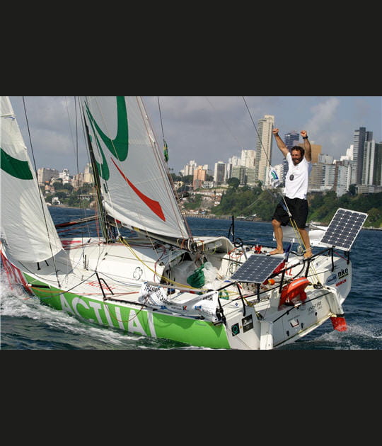 Yves Le Bl&eacute;vec &agrave; l'arriv&eacute;e de la Transat 6.50