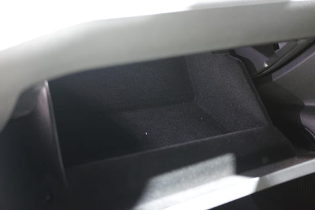 Une boîte à gants de bonne taille