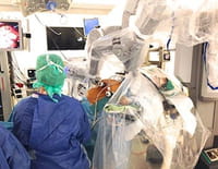Au secours ! Le chirurgien est un robot