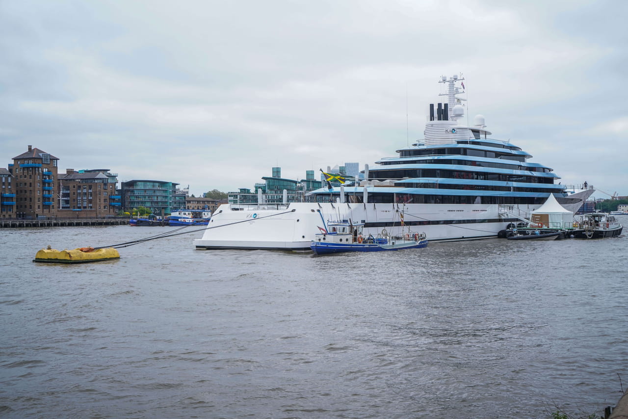 Le superyacht de l'hÃ©ritiÃ¨re de Walmart vide un port de son Ã©lectricitÃ©