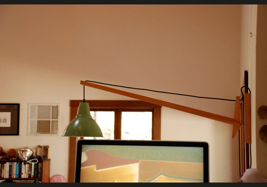 Une lampe d&eacute;tourn&eacute;e