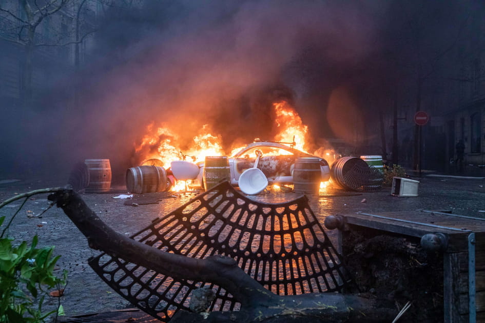 Gilets jaunes&nbsp;: les images choc &agrave; Paris