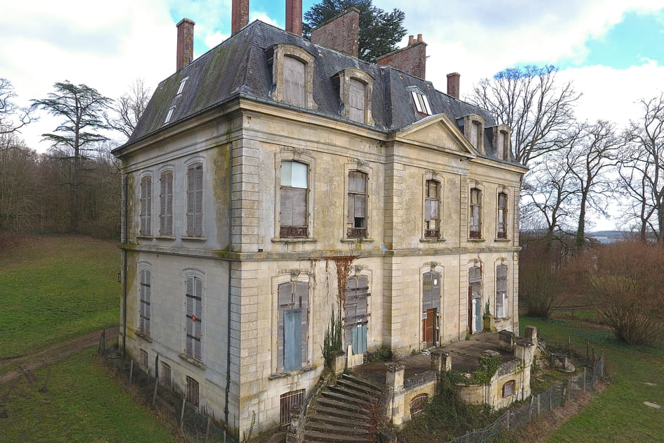 Ch&acirc;teau du Haut-Buisson &agrave; Cherr&eacute;, Sarthe