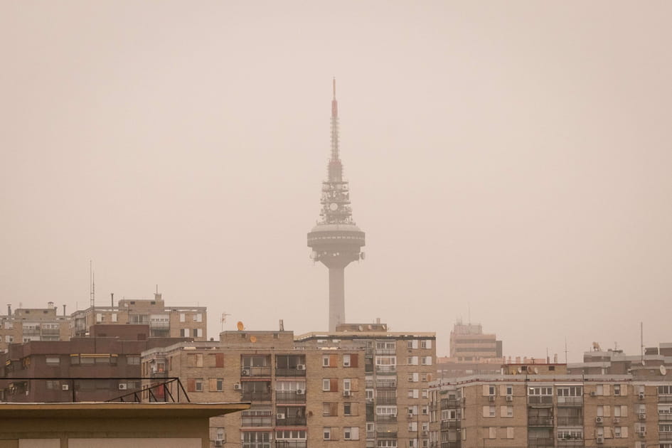 Les images de la temp&ecirc;te de sable venue du Sahara