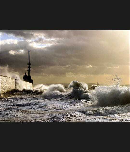 La mer d&eacute;cha&icirc;n&eacute;e en Normandie
