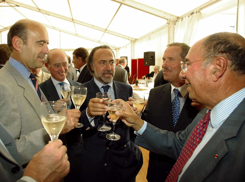 C&eacute;r&eacute;monie de la premi&egrave;re pierre