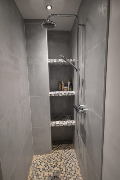 Int&eacute;grer les rangements dans la douche