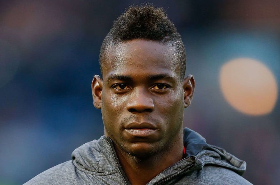 Mario Balotelli pri&eacute; d'arr&ecirc;ter le tabac