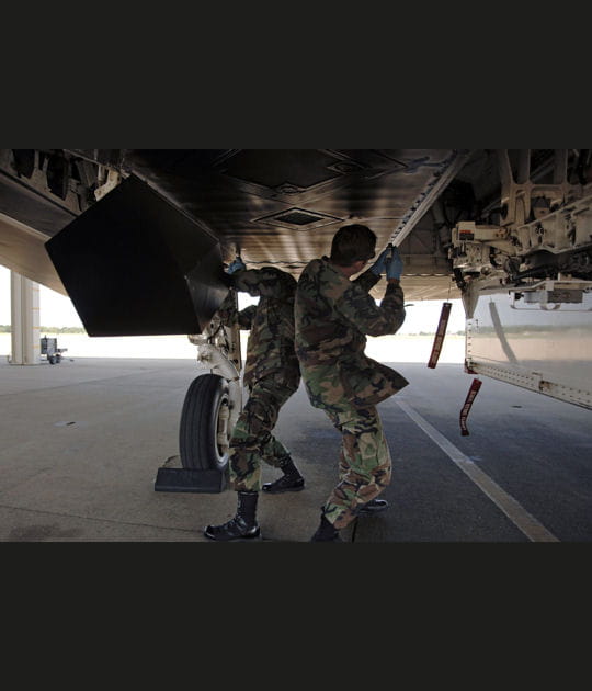 Avion de chasse avant tout