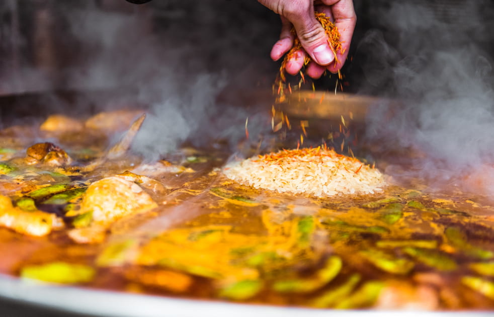 Se r&eacute;galer d'un traditionnel &quot;arroz&quot;