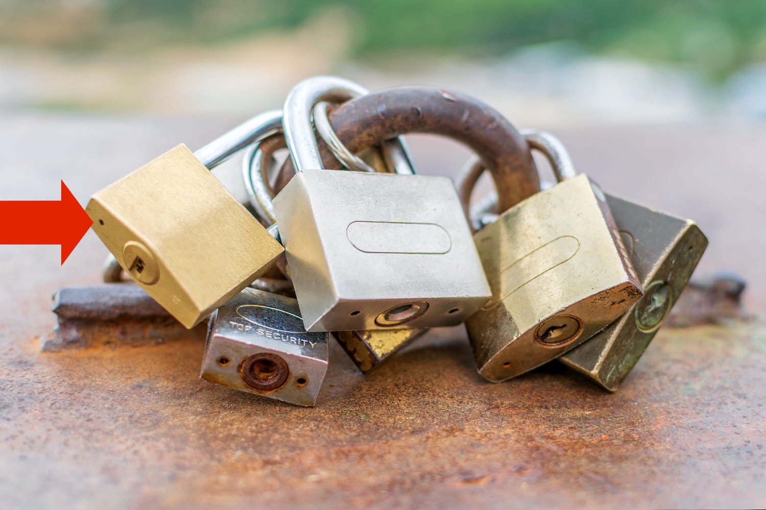 Peu de gens le savent : quelle est la fonction du petit trou sur le cadenas ?