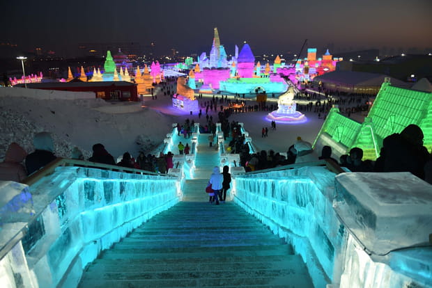 Chine : au coeur du festival de sculptures de glace à Harbin