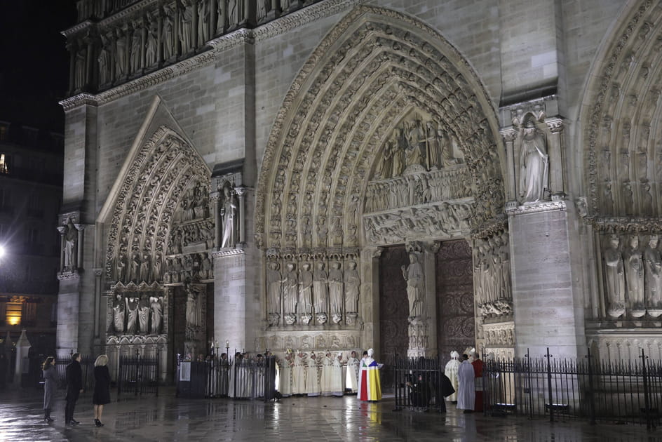 Un moment historique, l'entr&eacute;e dans Notre-Dame