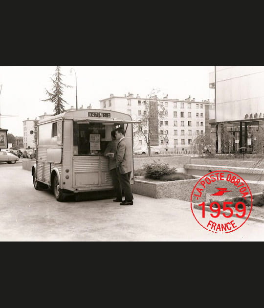 Dans les ann&eacute;es 50, La Poste s'adapte aux&nbsp;modes&nbsp;de vie...