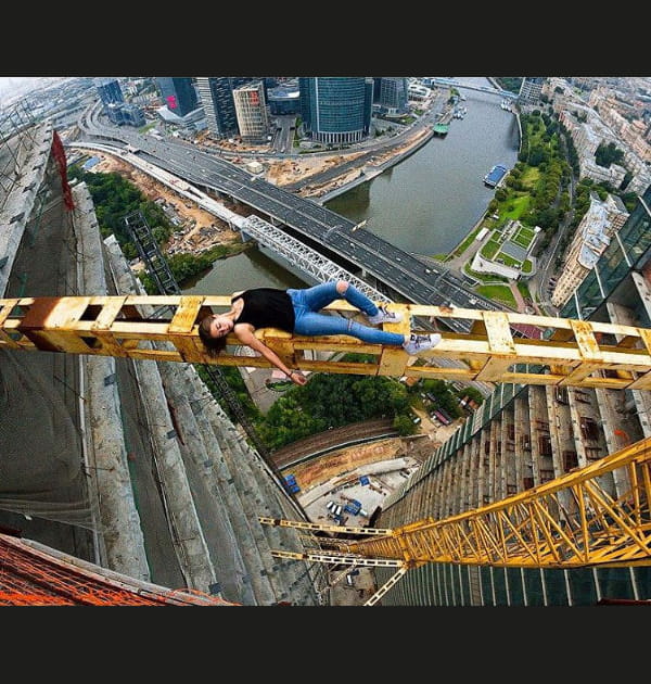 Lascive sur une grue