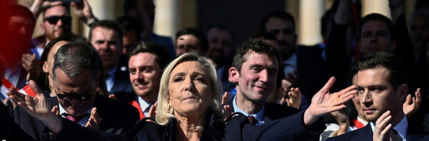 Marine Le Pen condamn&eacute;e d&eacute;nonce une &quot;d&eacute;cision politique&quot;, &quot;tu voles, tu paies&quot; r&eacute;pond Attal