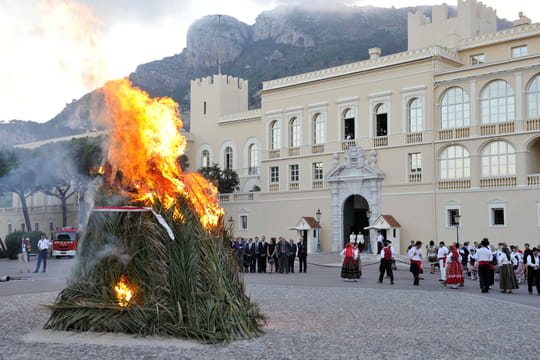 Les feux de la Saint Jean ou la fête du solstice d'été 10818543