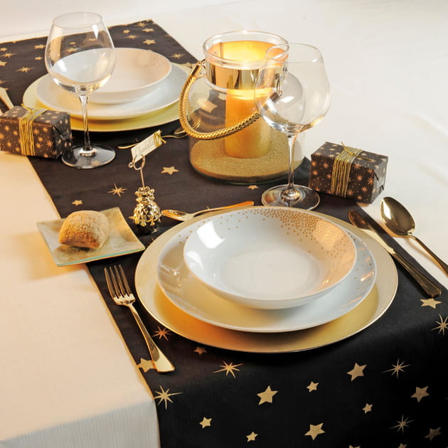 Une table de f&ecirc;tes noir et or