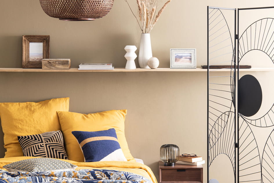 Une &eacute;tag&egrave;re comme t&ecirc;te de lit